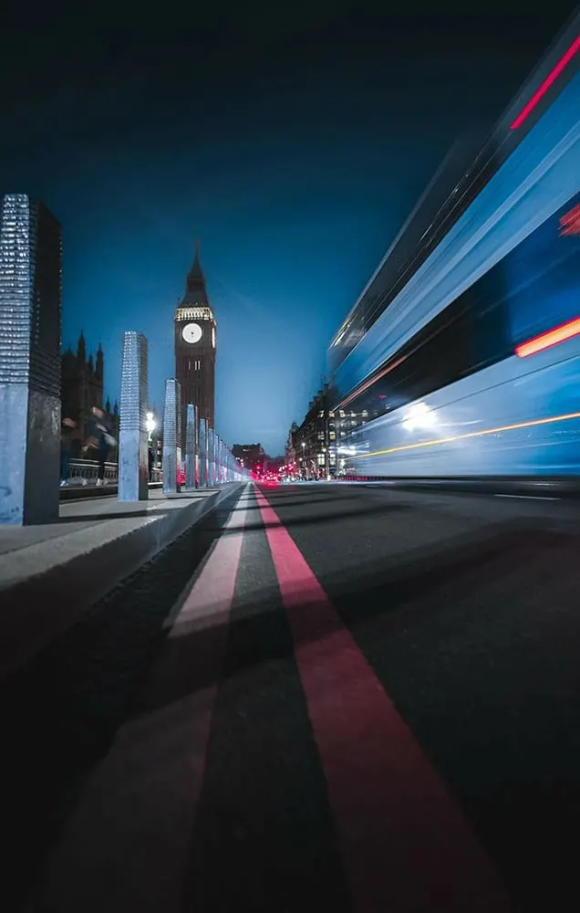 Visualisation of a GPS team building treasure hunt in London by night.
